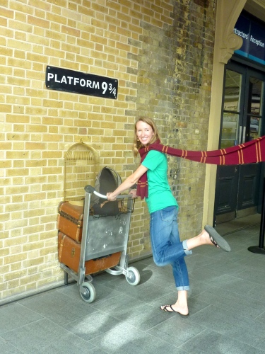 Harry Potter Platform- www.afriendafar.com #london england #harrypotter